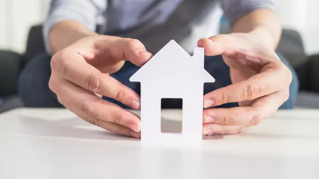 https://finanzasdomesticas.com/como-ahorrar-en-tu-seguro-de-hogar