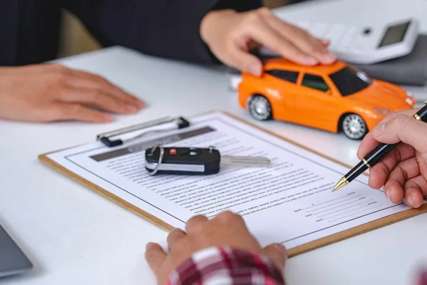 https://finanzasdomesticas.com/como-ahorrar-en-el-seguro-de-tu-coche/